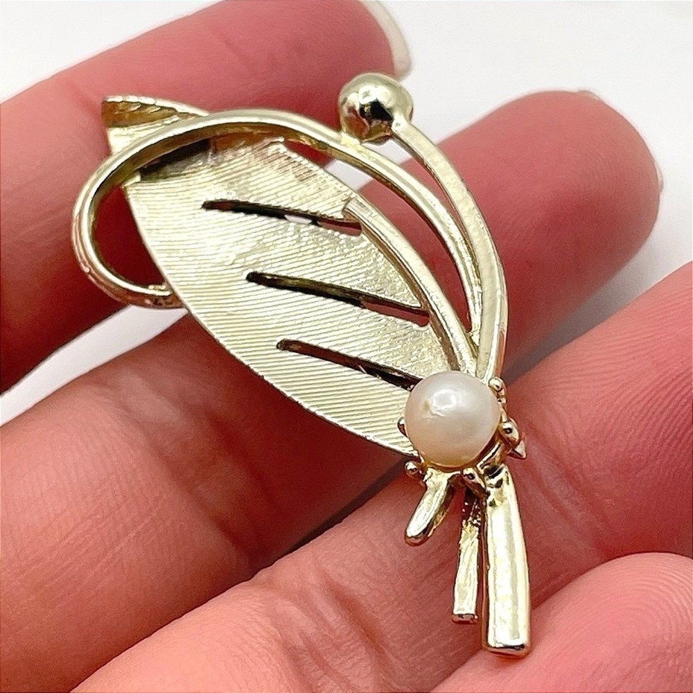 Vintage Gold Tone Leaf Brooch Faux Pearl Pin Modernist Floral Statement 90s Boho